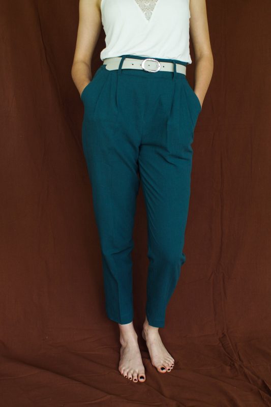 pantalon carotte pour femme, couleur bleu canard