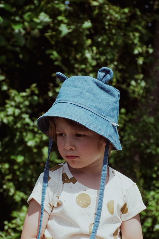 chapeau de soleil à oreilles pour enfant en jean bio